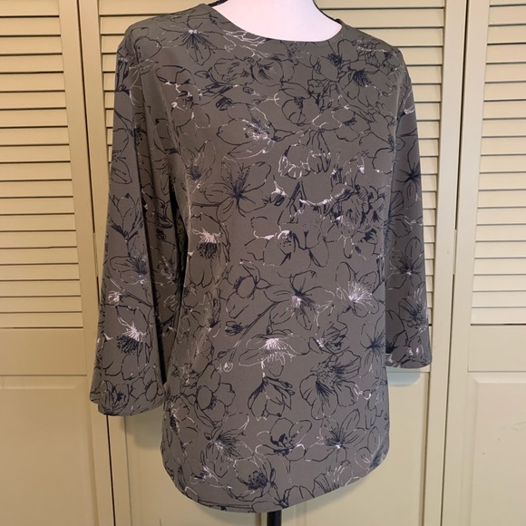 NWOT Army Green w/ Black & Cream Floral Pattern - Picture 4 of 7